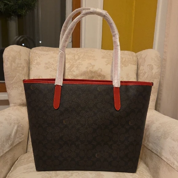 Coach Signature City Tote - Picture 5 of 10